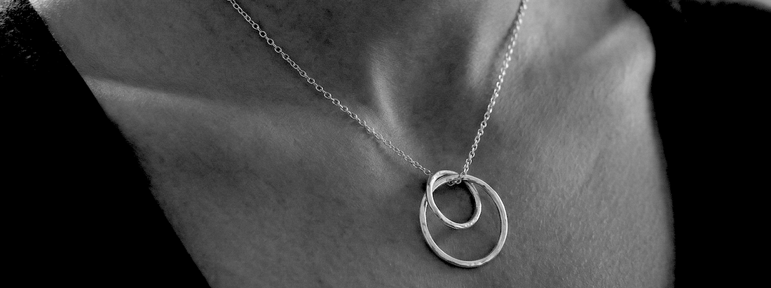 Jewellery Styling Tips for Wedding Guests