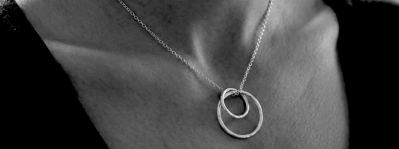 Jewellery Styling Tips for Wedding Guests