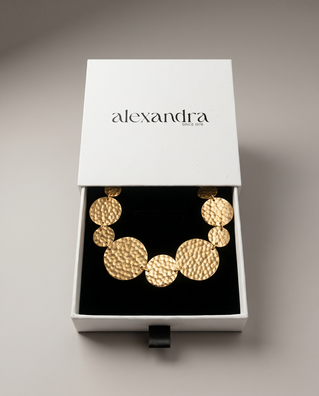 Hammered Disc Gold Bracelet | Lumaterra