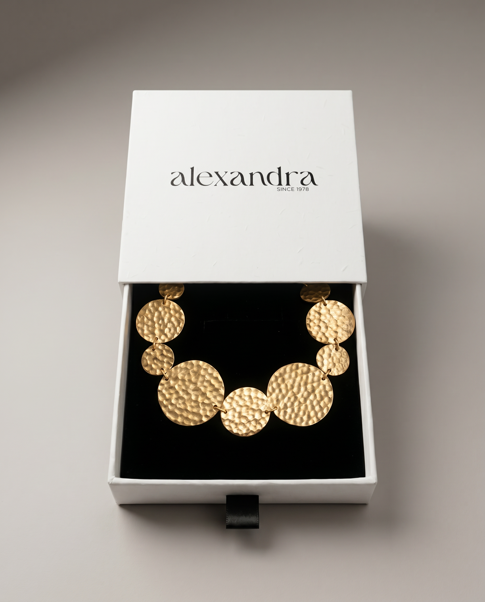 Hammered Disc Gold Bracelet | Lumaterra
