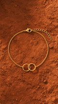 Delicate Gold bracelet with interlocking rings